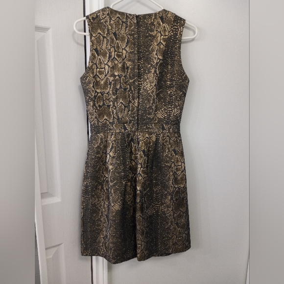 Dress - Picture 2 of 4